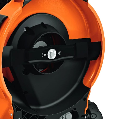 <b>FERRAMENTA DE CORTE</b>
Lâmina de 51 cm corta e tritura grama com eficiência, servindo como adubo. Resistente, segura e com sistema que absorve impactos.